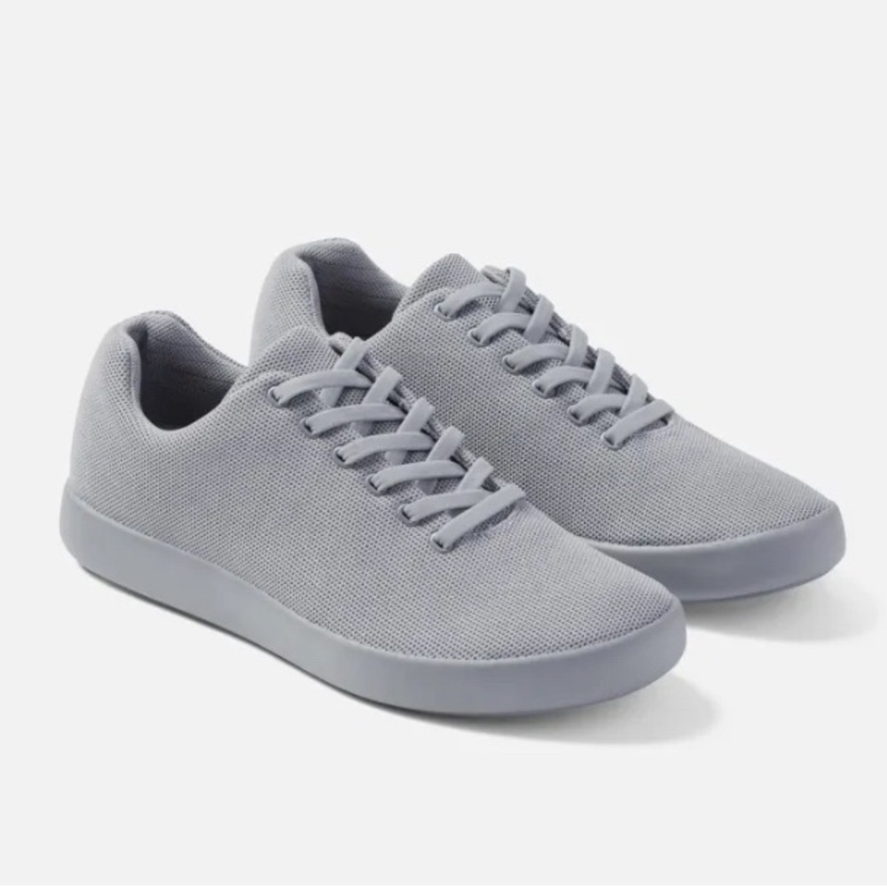 Atoms‎ Model 000 gray sneakers size 11.25